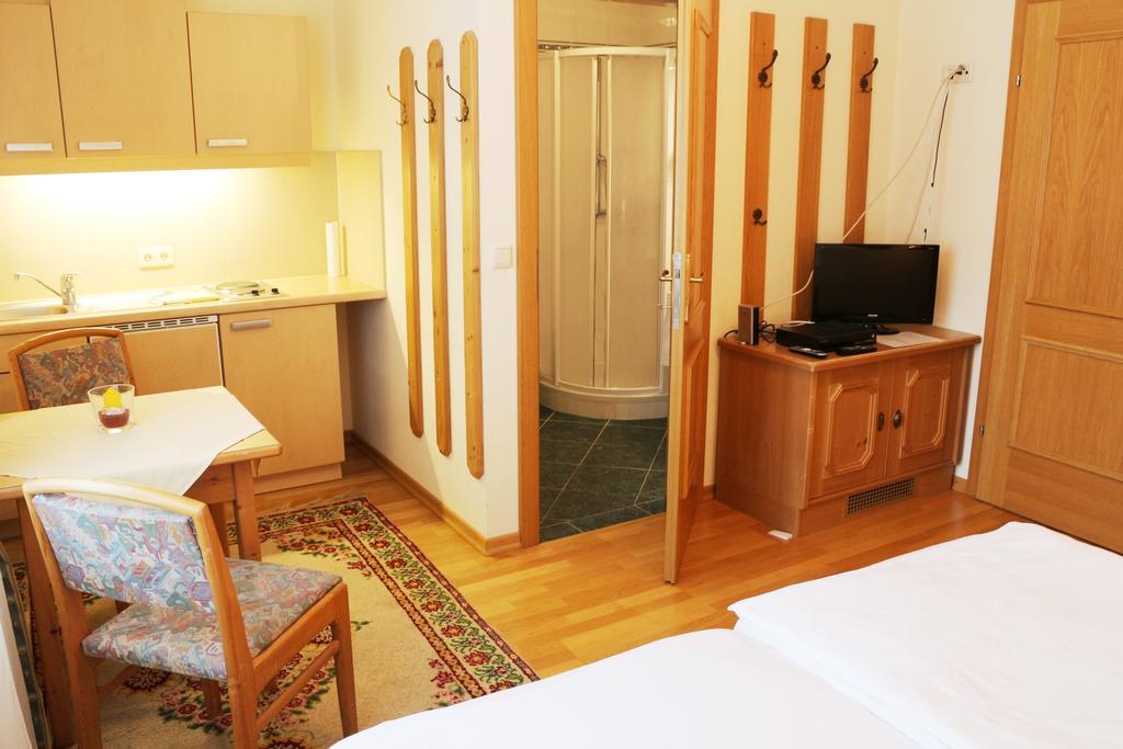Haus Zu Den Zwei Eichen Apartment Perchtoldsdorf Room photo