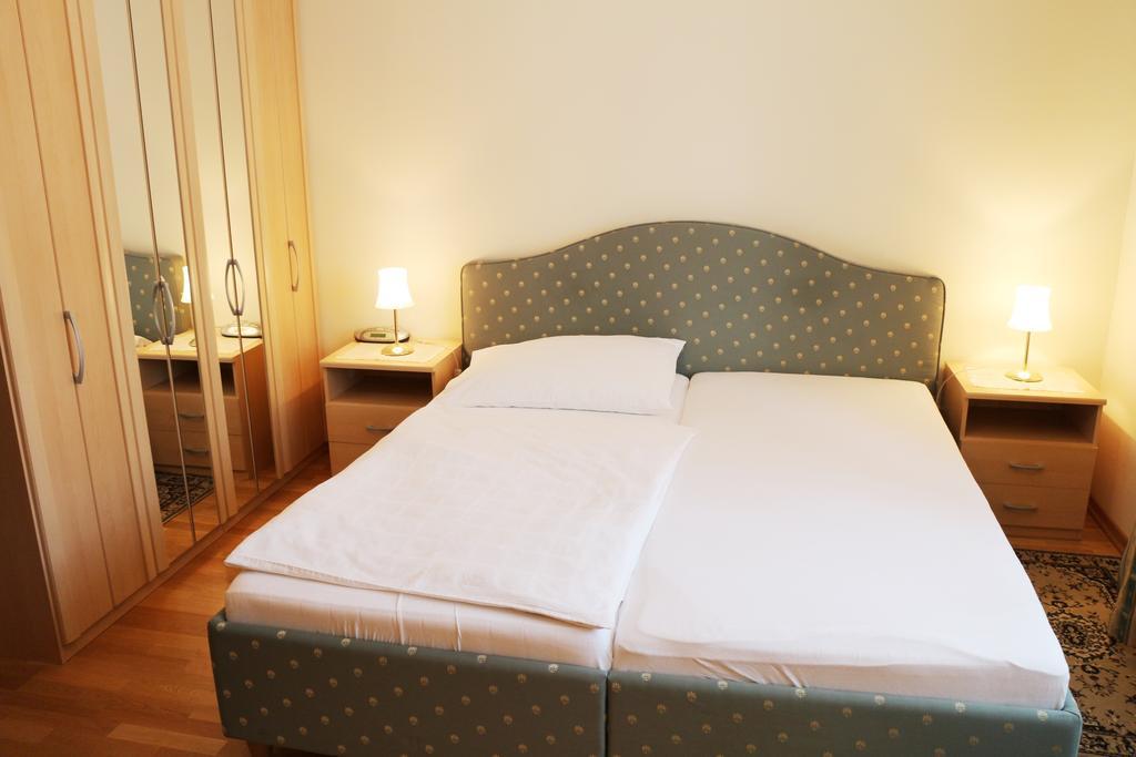 Haus Zu Den Zwei Eichen Apartment Perchtoldsdorf Room photo
