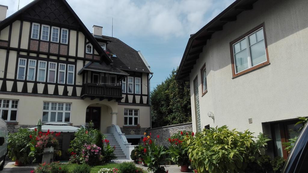 Haus Zu Den Zwei Eichen Apartment Perchtoldsdorf Exterior photo