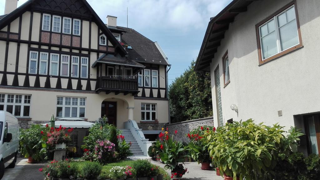 Haus Zu Den Zwei Eichen Apartment Perchtoldsdorf Exterior photo